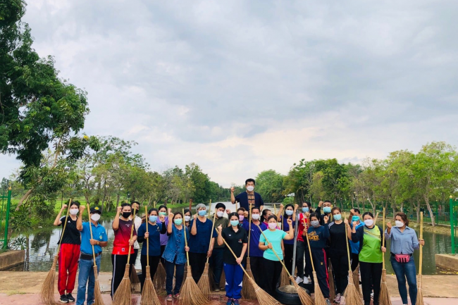 ร่วมกิจกรรมพัฒนา ทำความสะอาดบริเวณอาคารสำนักงาน ถนนทางเข้าวัดป่าหิมพานต์ รอบสระประปา และถนนรอบสำนักงานเทศบาลเนื่องในวันท้องถิ่นไทย