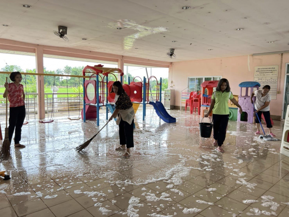 วันที่ 24 สิงหาคม 2565 ศูนย์พัฒนาเด็กเล็กเทศบาลตำบลไทรโยง-ไชยวาล ได้ดำเนินการล้างทำความสะอาดของเล่น ของใช้ และบริเวณโดยรอบอาคาร ตามมาตรการการป้องกันการแพร่ระบาดของโรค หลังจากตรวจพบว่ามีนักเรียนในศูนย์พัฒนาเด็กเล็กฯ เป็นโรคมือเท้าปาก