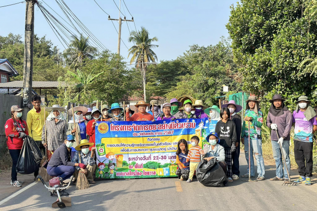 โครงการจัดการขยะอย่างมีส่วนร่วม กิจกรรม อบรมให้ความรู้การจัดการขยะในครัวเรือน และการเตรียมชุมชนเพื่อรับการประกวด ชุมชนน่าอยู่ น่าบ้านน่ามอง ณ ชุมชนแสนสุข