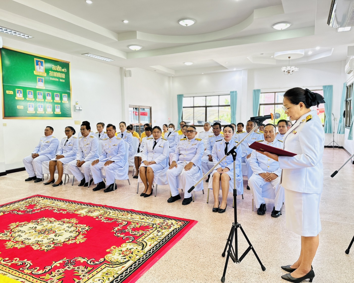 พิธีรับพระราชทานพระบรมฉายาลักษณ์ พระบาทสมเด็จพระเจ้าอยู่หัวและสมเด็จพระนางเจ้าฯบรมราชินี 