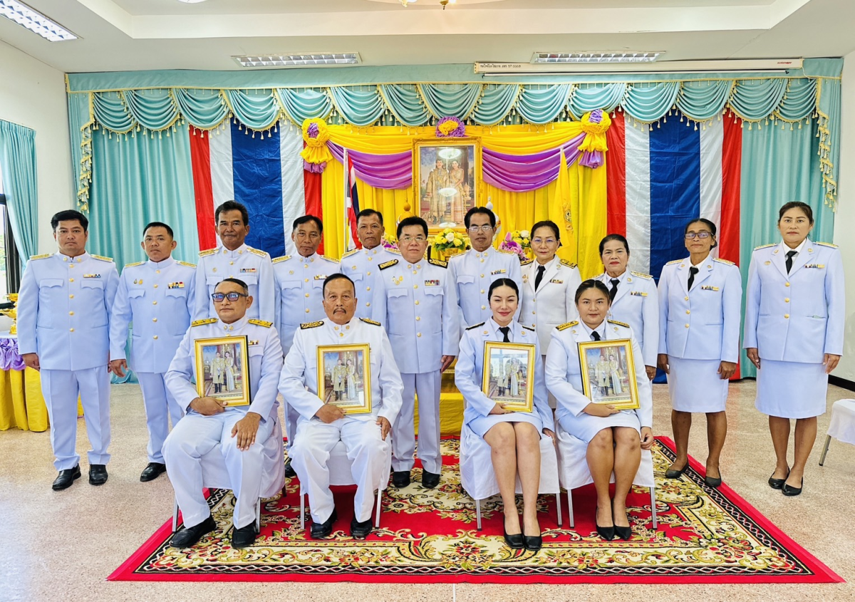 พิธีรับพระราชทานพระบรมฉายาลักษณ์ พระบาทสมเด็จพระเจ้าอยู่หัวและสมเด็จพระนางเจ้าฯบรมราชินี 