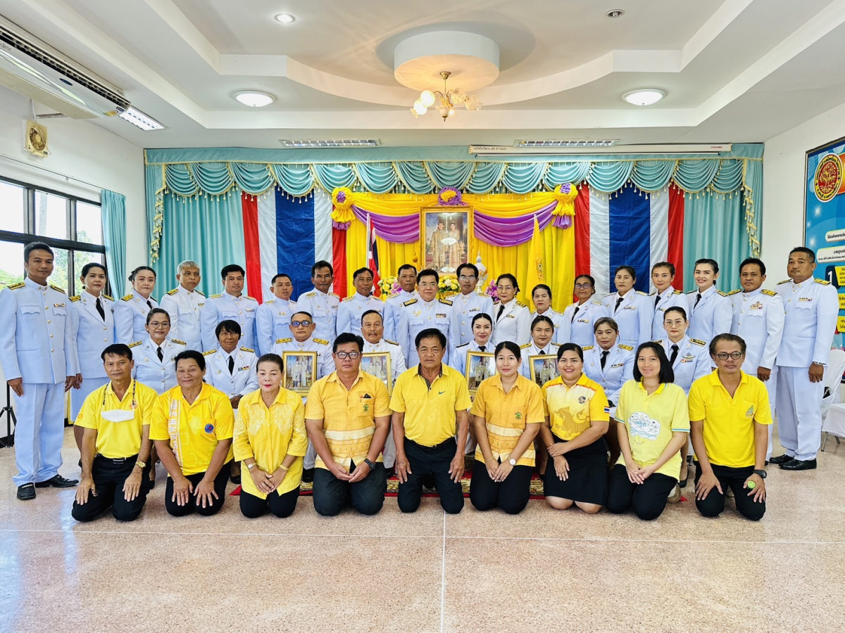 พิธีรับพระราชทานพระบรมฉายาลักษณ์ พระบาทสมเด็จพระเจ้าอยู่หัวและสมเด็จพระนางเจ้าฯบรมราชินี 