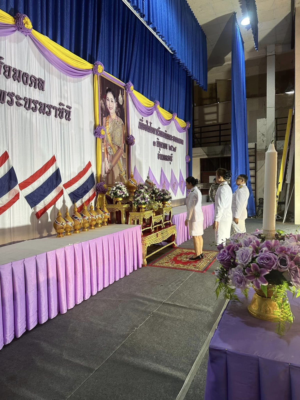 พิธีถวายเครื่องราชสักการะและวางพานพุ่ม และพิธีจุดเทียนถวายพระพรชัยมงคล ในกิจกรรมเฉลิมพระเกียรติสมเด็จพระนางเจ้าฯ  พระบรมราชินี