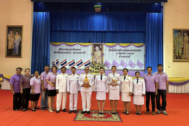 พิธีถวายเครื่องราชสักการะและวางพานพุ่ม และพิธีจุดเทียนถวายพระพรชัยมงคล ในกิจกรรมเฉลิมพระเกียรติสมเด็จพระนางเจ้าฯ  พระบรมราชินี