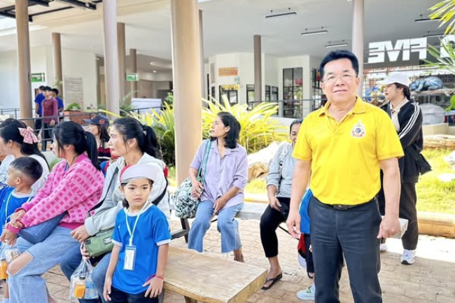 นายวุฒิชัย ตันสำโรง นายกเทศมนตรี พร้อมด้วยคณะผู้บริหาร ร่วมโครงการศึกษาแหล่งเรียนรู้ ศูนย์พัฒนาเด็กเล็กเทศบาลตำบลไทรโยง-ไชยวาล