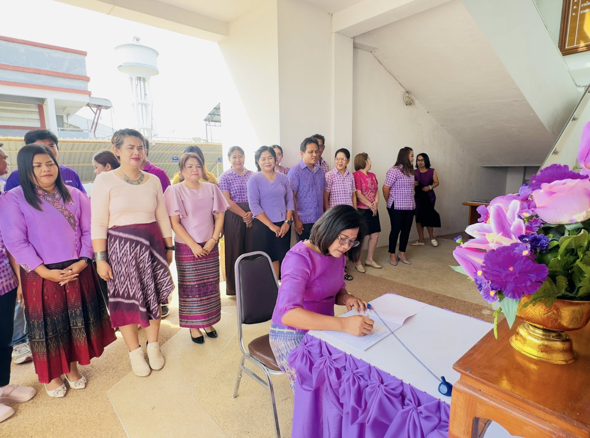 เทศบาลตำบลไทรโยง-ไชยวาล นำโดยนางสาวสุดใจ ศรีระกิ่ง ปลัดเทศบาล ปฏิบัติหน้าที่นายกเทศมนตรีตำบลไทรโยง-ไชยวาล พร้อมด้วยข้าราชการ พนักงานเจ้าหน้าที่เทศบาลฯ ร่วมลงนามถวายพระพรชัยมงคล สมเด็จพระนางเจ้าฯ พระบรมราชินี เนื่องในโอกาสวันเฉลิมพระชนมพรรษา วันที่ 3 มิถุนายน 2568