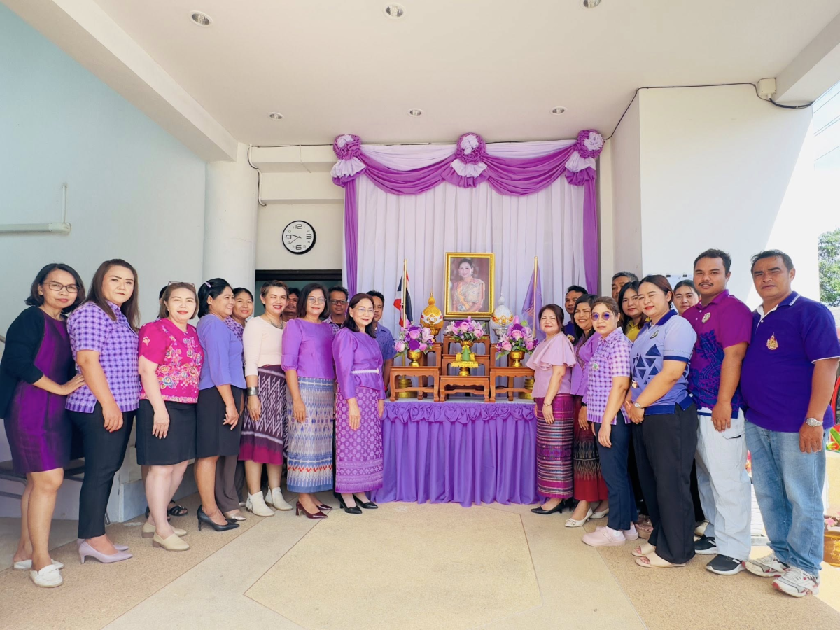 เทศบาลตำบลไทรโยง-ไชยวาล นำโดยนางสาวสุดใจ ศรีระกิ่ง ปลัดเทศบาล ปฏิบัติหน้าที่นายกเทศมนตรีตำบลไทรโยง-ไชยวาล พร้อมด้วยข้าราชการ พนักงานเจ้าหน้าที่เทศบาลฯ ร่วมลงนามถวายพระพรชัยมงคล สมเด็จพระนางเจ้าฯ พระบรมราชินี เนื่องในโอกาสวันเฉลิมพระชนมพรรษา วันที่ 3 มิถุนายน 2568