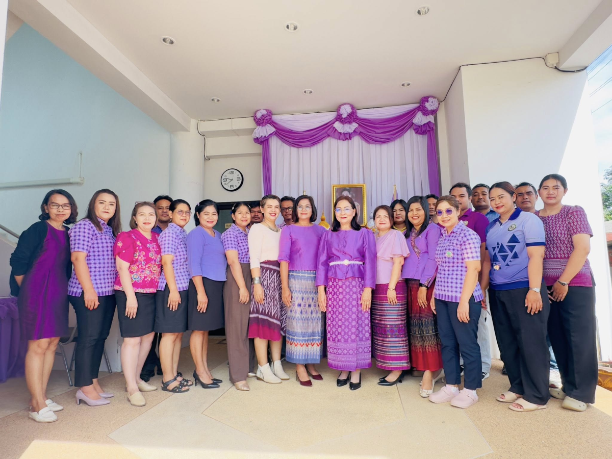 เทศบาลตำบลไทรโยง-ไชยวาล นำโดยนางสาวสุดใจ ศรีระกิ่ง ปลัดเทศบาล ปฏิบัติหน้าที่นายกเทศมนตรีตำบลไทรโยง-ไชยวาล พร้อมด้วยข้าราชการ พนักงานเจ้าหน้าที่เทศบาลฯ ร่วมลงนามถวายพระพรชัยมงคล สมเด็จพระนางเจ้าฯ พระบรมราชินี เนื่องในโอกาสวันเฉลิมพระชนมพรรษา วันที่ 3 มิถุนายน 2568