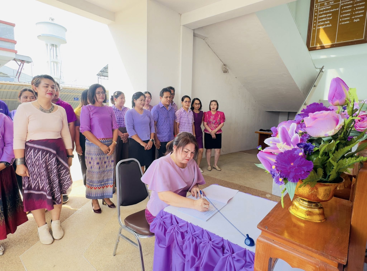เทศบาลตำบลไทรโยง-ไชยวาล นำโดยนางสาวสุดใจ ศรีระกิ่ง ปลัดเทศบาล ปฏิบัติหน้าที่นายกเทศมนตรีตำบลไทรโยง-ไชยวาล พร้อมด้วยข้าราชการ พนักงานเจ้าหน้าที่เทศบาลฯ ร่วมลงนามถวายพระพรชัยมงคล สมเด็จพระนางเจ้าฯ พระบรมราชินี เนื่องในโอกาสวันเฉลิมพระชนมพรรษา วันที่ 3 มิถุนายน 2568
