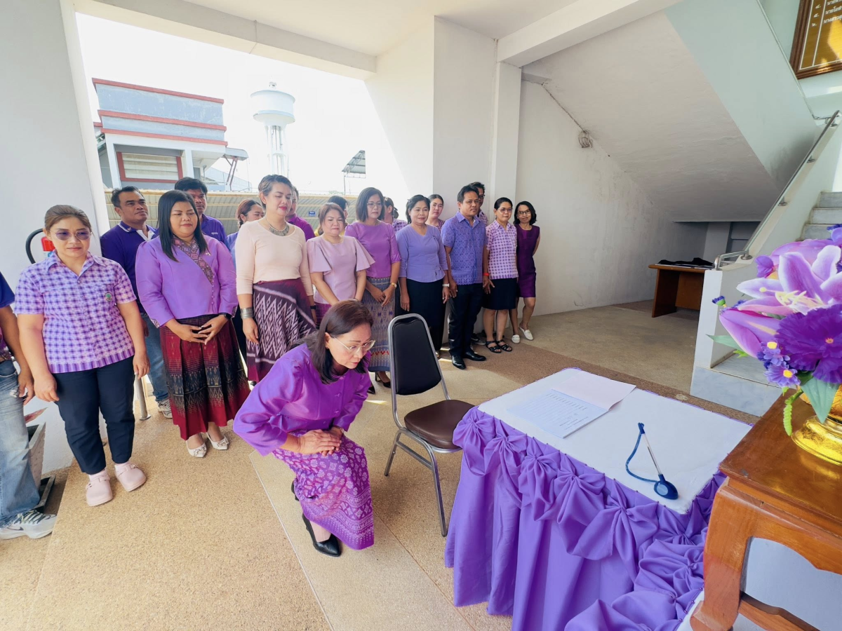 เทศบาลตำบลไทรโยง-ไชยวาล นำโดยนางสาวสุดใจ ศรีระกิ่ง ปลัดเทศบาล ปฏิบัติหน้าที่นายกเทศมนตรีตำบลไทรโยง-ไชยวาล พร้อมด้วยข้าราชการ พนักงานเจ้าหน้าที่เทศบาลฯ ร่วมลงนามถวายพระพรชัยมงคล สมเด็จพระนางเจ้าฯ พระบรมราชินี เนื่องในโอกาสวันเฉลิมพระชนมพรรษา วันที่ 3 มิถุนายน 2568