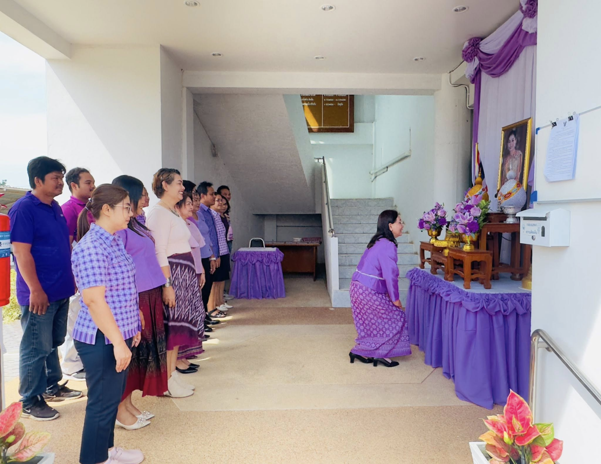 เทศบาลตำบลไทรโยง-ไชยวาล นำโดยนางสาวสุดใจ ศรีระกิ่ง ปลัดเทศบาล ปฏิบัติหน้าที่นายกเทศมนตรีตำบลไทรโยง-ไชยวาล พร้อมด้วยข้าราชการ พนักงานเจ้าหน้าที่เทศบาลฯ ร่วมลงนามถวายพระพรชัยมงคล สมเด็จพระนางเจ้าฯ พระบรมราชินี เนื่องในโอกาสวันเฉลิมพระชนมพรรษา วันที่ 3 มิถุนายน 2568