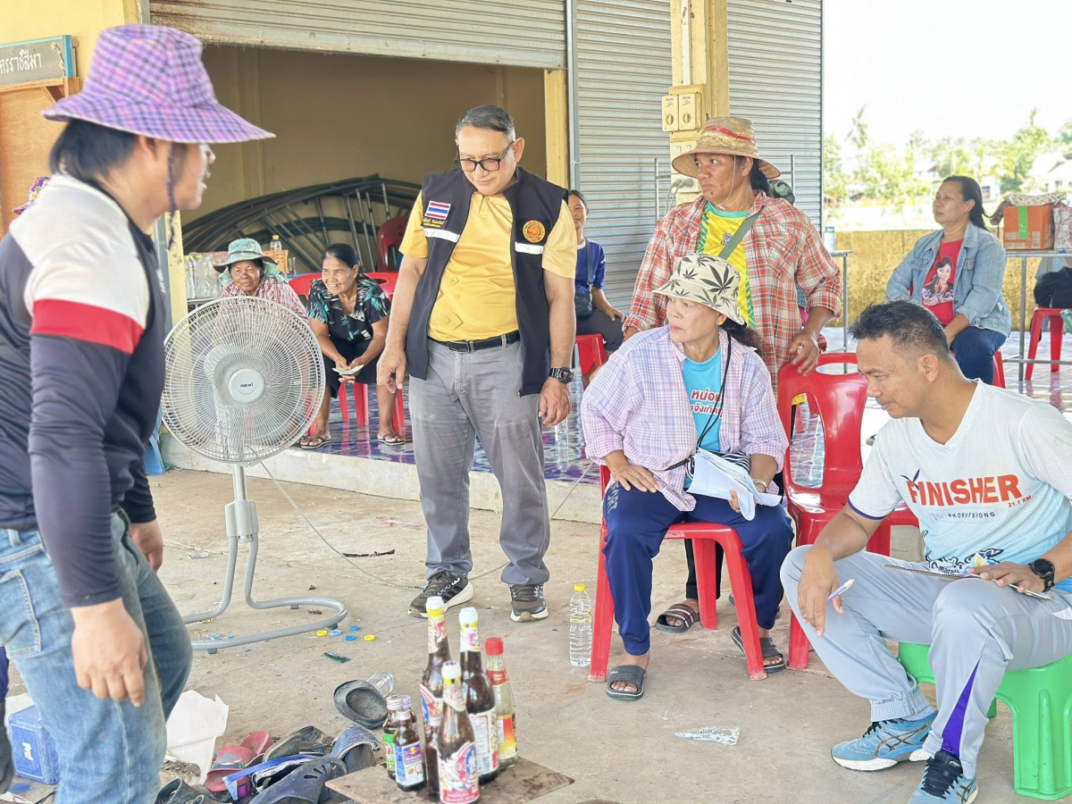 นายสุรัน จันทร์สง่า นายกเทศมนตรีตำบลไทรโยง -ไชยวาล พร้อมด้วยคณะผู้บริหาร ปลัดเทศบาล รองปลัดเทศบาล เปิดโครงการ ธนาคารขยะเทศบาลตำบลไทรโยง – ไชยวาล ครั้งที่ 5/2568