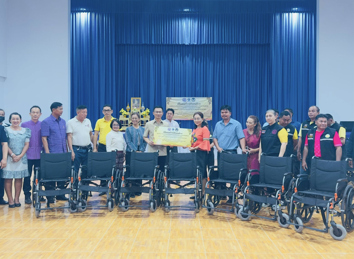 ทศบาลตำบลไทรโยง-ไชยวาล โดยนางสาวสุดใจ ศรีระกิ่ง ปลัดเทศบาล ปฏิบัติหน้าที่นายกเทศมนตรีตำบลไทรโยง-ไชยวาล เข้าร่วมพิธีรับมอบอุปกรณ์ช่วยความพิการประเภทรถเข็นนั่ง (Wheel chair) โดยสำนักงานพัฒนาสังคมและความมั่นคงของมนุษย์ จังหวัดนครราชสีมา