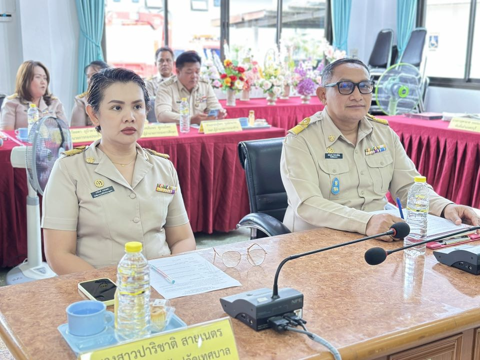 นายพีรวัฒน์ ธีระวัฒนา นายอำเภอครบุรี เป็นประธานเปิดการประชุมสภาเทศบาลตำบลไทรโยง-ไชยวาล ครั้งแรก และได้ให้เกียรติประดับอินธนูแก่นายกเทศมนตรีฯ คณะผู้บริหาร และสมาชิกสภาเทศบาลฯ โดยมีสมาชิกสภาเทศบาลฯ ทั้ง 2 เขตเลือกตั้ง