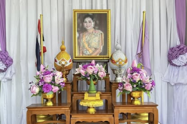 เทศบาลตำบลไทรโยง-ไชยวาล นำโดยนางสาวสุดใจ ศรีระกิ่ง ปลัดเทศบาล ปฏิบัติหน้าที่นายกเทศมนตรีตำบลไทรโยง-ไชยวาล พร้อมด้วยข้าราชการ พนักงานเจ้าหน้าที่เทศบาลฯ ร่วมลงนามถวายพระพรชัยมงคล สมเด็จพระนางเจ้าฯ พระบรมราชินี เนื่องในโอกาสวันเฉลิมพระชนมพรรษา วันที่ 3 มิถุนายน 2568