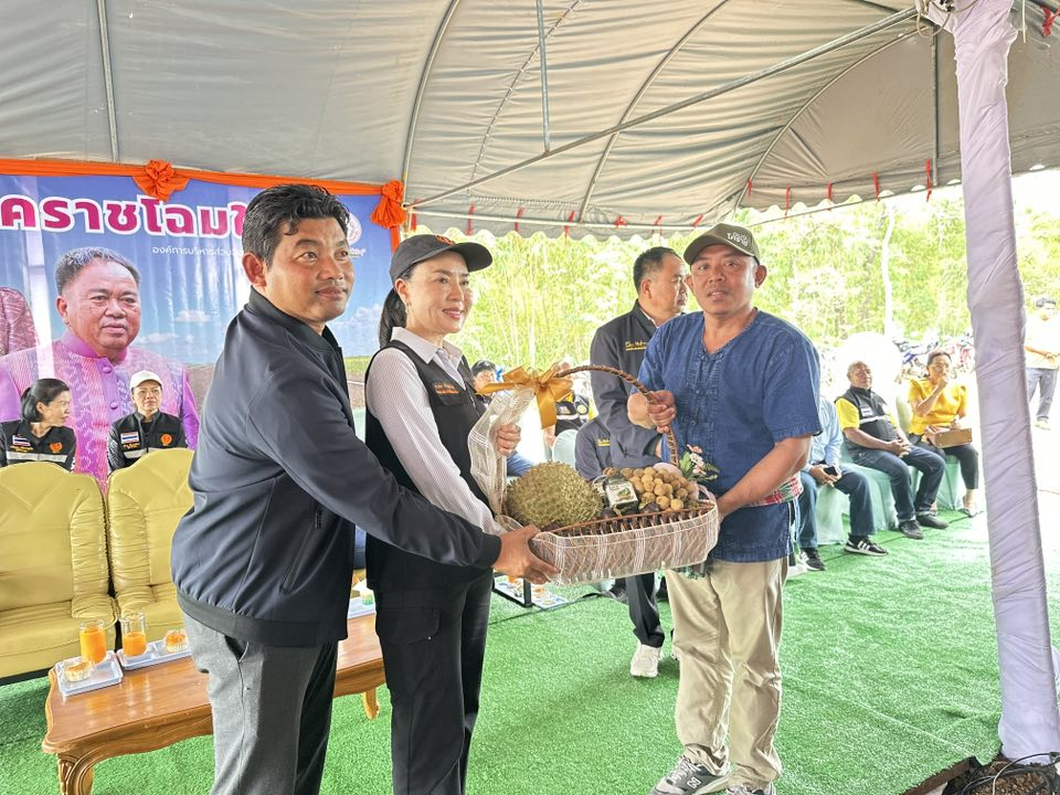 เทศบาลตำบลไทรโยง-ไชยวาล นำโดยนายสุรัน จันทร์สง่า นายกเทศมนตรีฯ พร้อมด้วยคณะผู้บริหาร ปลัดเทศบาล รองปลัดเทศบาล ผู้อำนวยการกองคลัง และพนักงานเจ้าหน้าที่ ร่วมต้อนรับ นางยลดา หวังศุภกิจโกศล นายก อบจ.นครราชสีมา ประธานในพิธี
