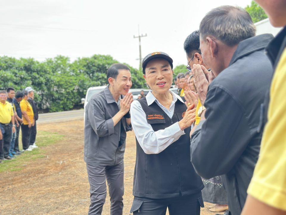 เทศบาลตำบลไทรโยง-ไชยวาล นำโดยนายสุรัน จันทร์สง่า นายกเทศมนตรีฯ พร้อมด้วยคณะผู้บริหาร ปลัดเทศบาล รองปลัดเทศบาล ผู้อำนวยการกองคลัง และพนักงานเจ้าหน้าที่ ร่วมต้อนรับ นางยลดา หวังศุภกิจโกศล นายก อบจ.นครราชสีมา ประธานในพิธี