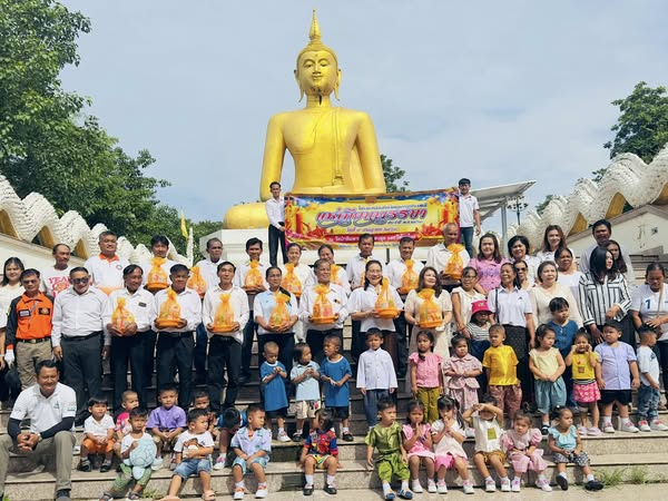 เทศบาลตำบลไทรโยง-ไชยวาล นำโดยนายไพฑูรย์ หัสครบุรี รองนายกเทศมนตรี พร้อมด้วยคณะผู้บริหาร สมาชิกสภาเทศบาล ปลัดเทศบาล รองปลัดเทศบาล ผู้อำนวยการกองคลัง เจ้าหน้าที่พนักงานเทศบาล คณะครูและนักเรียนศูนย์พัฒนาเด็กเล็กเทศบาลตำบลไทรโยง-ไชยวาล คณะครูและนักเรียนโรงเรียนบ้านไชยวาล คณะครูและนักเรียนโรงเรียนบ้านดอนแสนสุข คณะกรรมการชุมชนและพี่น้องประชาชน ที่เข้าร่วมโครงการจัดงานประเพณีแห่เทียนพรรษา ประจำปี 2568