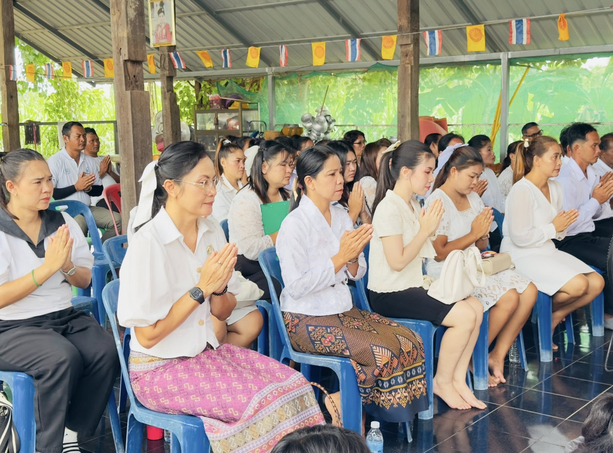 เทศบาลตำบลไทรโยง-ไชยวาล นำโดยนายไพฑูรย์ หัสครบุรี รองนายกเทศมนตรี พร้อมด้วยคณะผู้บริหาร สมาชิกสภาเทศบาล ปลัดเทศบาล รองปลัดเทศบาล ผู้อำนวยการกองคลัง เจ้าหน้าที่พนักงานเทศบาล คณะครูและนักเรียนศูนย์พัฒนาเด็กเล็กเทศบาลตำบลไทรโยง-ไชยวาล คณะครูและนักเรียนโรงเรียนบ้านไชยวาล คณะครูและนักเรียนโรงเรียนบ้านดอนแสนสุข คณะกรรมการชุมชนและพี่น้องประชาชน ที่เข้าร่วมโครงการจัดงานประเพณีแห่เทียนพรรษา ประจำปี 2568