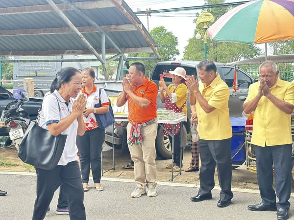 เทศบาลตำบลไทรโยง-ไชยวาล ได้จัดโครงการพัฒนาคุณภาพชีวิตผู้สูงอายุ ประจำปี 2568 โดยมีนายสุรัน จันทร์สง่า นายกเทศมนตรีตำบลไทรโยง-ไชยวาล เป็นประธานเปิดโครงการพัฒนาคุณภาพชีวิตผู้สูงอายุ พร้อมด้วยคณะผู้บริหาร สมาชิกสภาเทศบาล ปลัดเทศบาล รองปลัดเทศบาล ผู้อำนวยการกองคลัง ผู้อำนวยการกองสาธารณสุขฯ พนักงานเจ้าหน้าที่เทศบาลและนักเรียนผู้สูงอายุ ร่วมต้อนรับคณะองค์การบริหารส่วนตำบลประสุข อำเภอชุมพวง ที่ได้เดินทางมาศึกษาดูงานเกี่ยวกับการจัดกิจกรรมโรงเรียนผู้สูงอายุ
