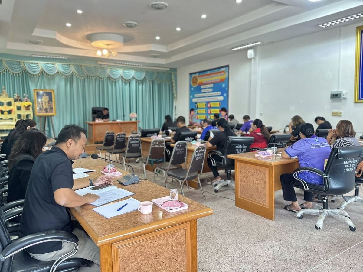 วันที่ 12 พฤศจิกายน 2568 เวลา 09.30 น.  นำโดยนายสุรัน จันทร์สง่า นายกเทศมนตรีตำบลไทรโยง-ไชยวาล เป็นประธานการประชุมคณะกรรมการกองทุนหลักประกันสุขภาพระดับท้องถิ่นหรือพื้นที่ เทศบาลตำบลไทรโยง-ไชยวาล ครั้งที่ 1/2569