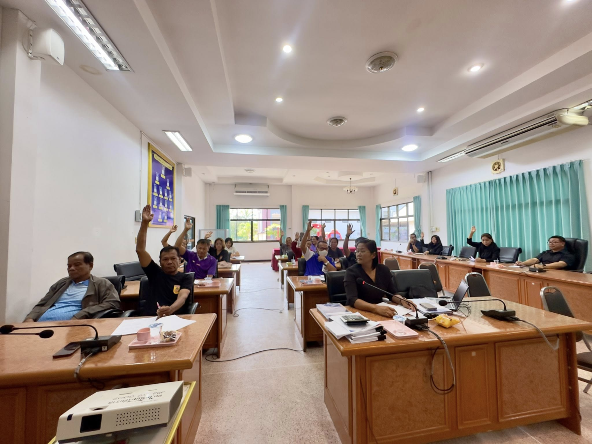 วันที่ 12 พฤศจิกายน 2568 เวลา 09.30 น.  นำโดยนายสุรัน จันทร์สง่า นายกเทศมนตรีตำบลไทรโยง-ไชยวาล เป็นประธานการประชุมคณะกรรมการกองทุนหลักประกันสุขภาพระดับท้องถิ่นหรือพื้นที่ เทศบาลตำบลไทรโยง-ไชยวาล ครั้งที่ 1/2569