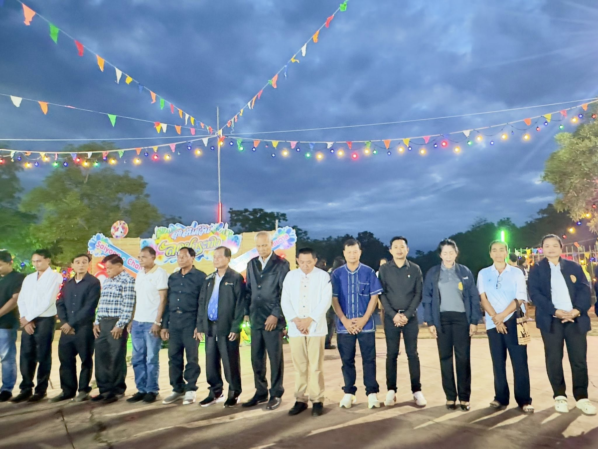 นที่ 5 พฤศจิกายน 2568 เวลา 18.00 น. เทศบาลตำบลไทรโยง-ไชยวาล นำโดยนายสุรัน จันทร์สง่า นายกเทศมนตรีตำบลไทรโยง-ไชยวาล พร้อมด้วยคณะผู้บริหาร สมาชิกสภาเทศบาล ปลัดเทศบาล หัวหน้าส่วนราชการ พนักงานเจ้าหน้าที่เทศบาล ผู้ใหญ่บ้าน ประธานชุมชน คณะกรรมการชุมชน แขกผู้มีเกียรติ และพี่น้องประชาชน ร่วมกันยืนสงบนิ่ง เพื่อถวายความอาลัย แด่สมเด็จพระนางเจ้าสิริกิติ์ พระบรมราชชนนีพันปีหลวง จากนั้นได้ร่วมกันดำเนินกิจกรรมการลอยกระทง ประจำปี 2568