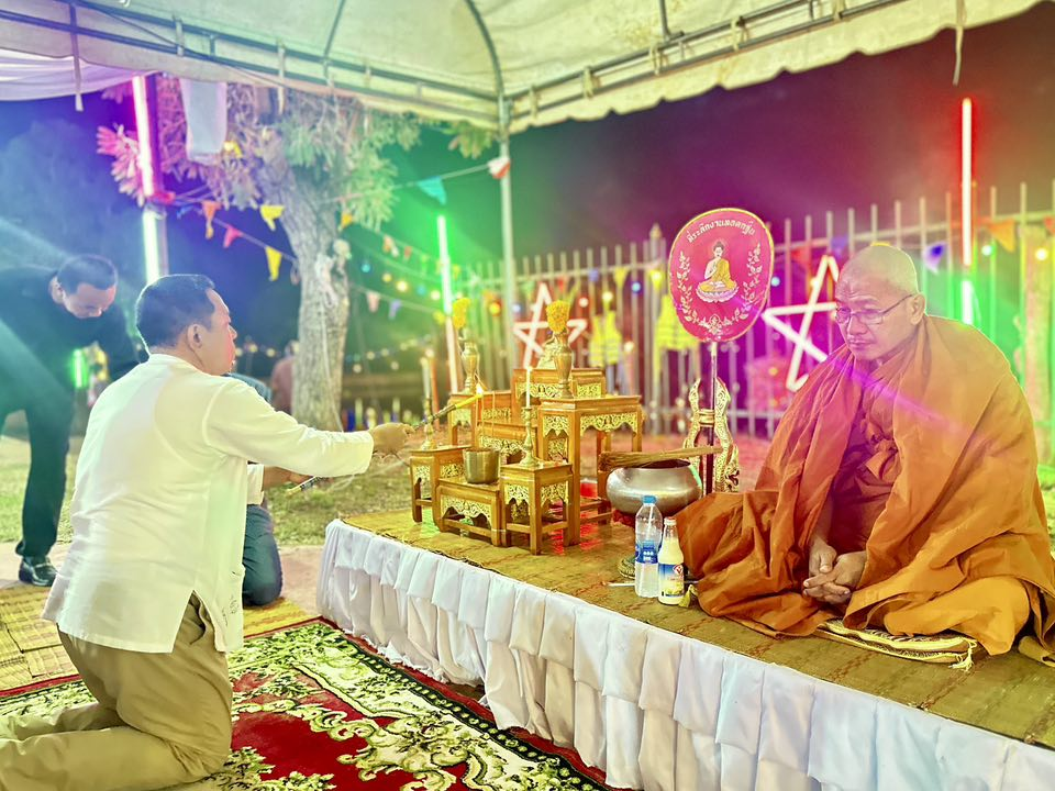 นที่ 5 พฤศจิกายน 2568 เวลา 18.00 น. เทศบาลตำบลไทรโยง-ไชยวาล นำโดยนายสุรัน จันทร์สง่า นายกเทศมนตรีตำบลไทรโยง-ไชยวาล พร้อมด้วยคณะผู้บริหาร สมาชิกสภาเทศบาล ปลัดเทศบาล หัวหน้าส่วนราชการ พนักงานเจ้าหน้าที่เทศบาล ผู้ใหญ่บ้าน ประธานชุมชน คณะกรรมการชุมชน แขกผู้มีเกียรติ และพี่น้องประชาชน ร่วมกันยืนสงบนิ่ง เพื่อถวายความอาลัย แด่สมเด็จพระนางเจ้าสิริกิติ์ พระบรมราชชนนีพันปีหลวง จากนั้นได้ร่วมกันดำเนินกิจกรรมการลอยกระทง ประจำปี 2568