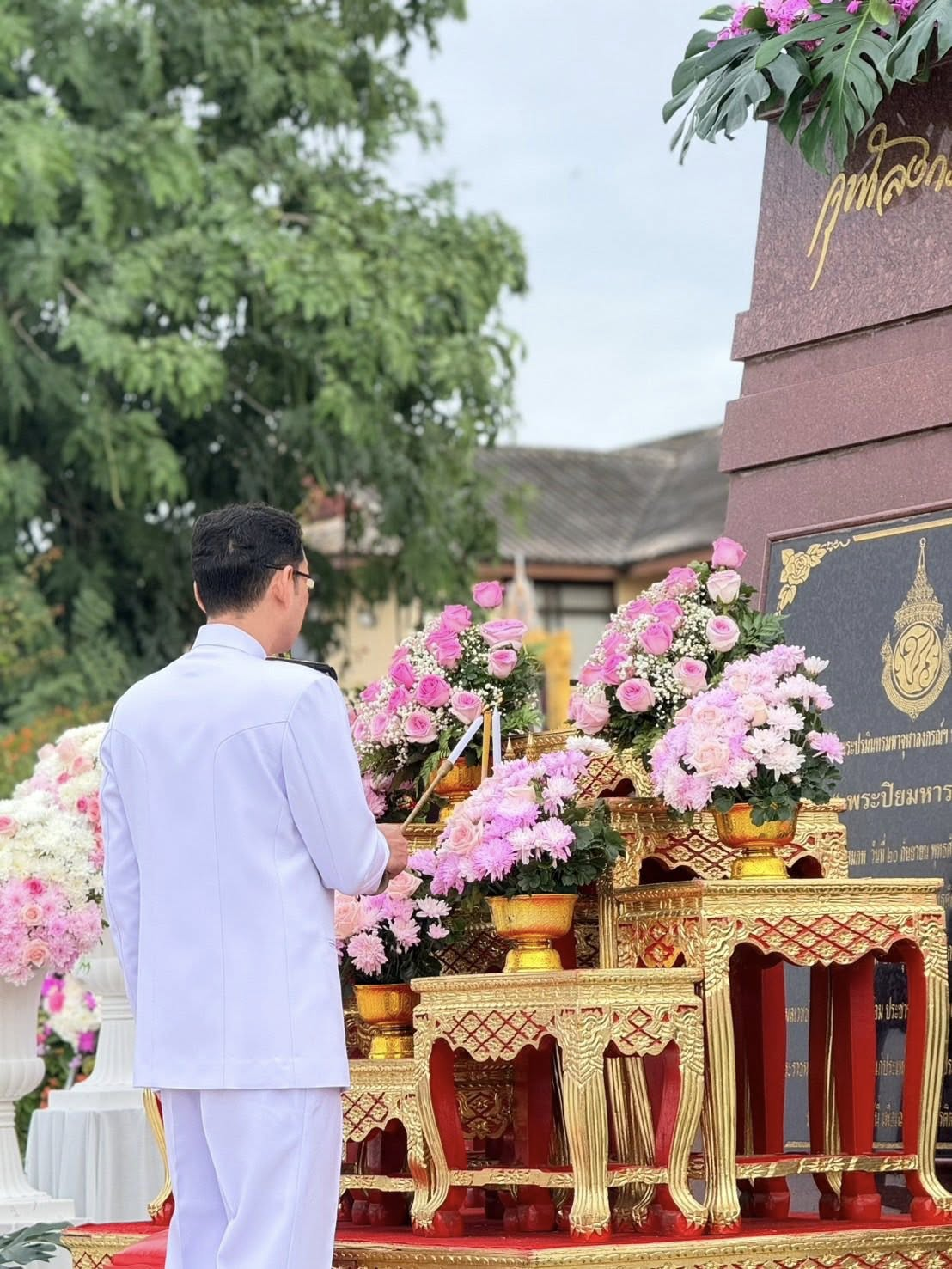 ทศบาลตำบลไทรโยง-ไชยวาล นำโดยนายสุรัน จันทร์สง่า นายกเทศมนตรีตำบลไทรโยง-ไชยวาล พร้อมด้วยคณะผู้บริหาร สมาชิกสภาเทศบาล ข้าราชการ ผู้ใหญ่บ้าน และพนักงานเจ้าหน้าที่เทศบาล ร่วมพิธีวางพวงมาลาถวายราชสักการะ เพื่อระลึกถึงพระมหากรุณาธิคุณ “ เนื่องในวันปิยมหาราช 23 ตุลาคม ”