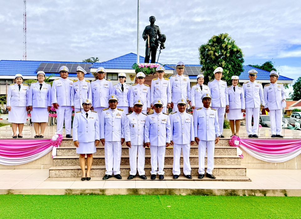 ทศบาลตำบลไทรโยง-ไชยวาล นำโดยนายสุรัน จันทร์สง่า นายกเทศมนตรีตำบลไทรโยง-ไชยวาล พร้อมด้วยคณะผู้บริหาร สมาชิกสภาเทศบาล ข้าราชการ ผู้ใหญ่บ้าน และพนักงานเจ้าหน้าที่เทศบาล ร่วมพิธีวางพวงมาลาถวายราชสักการะ เพื่อระลึกถึงพระมหากรุณาธิคุณ “ เนื่องในวันปิยมหาราช 23 ตุลาคม ”