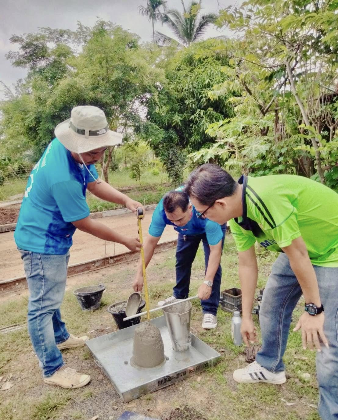 เทศบาลตำบลไทรโยง-ไชยวาล นำโดยนายสุรัน จันทร์สง่า นายกเทศมนตรีฯ พร้อมด้วยคณะผู้บริหาร และพนักงานเจ้าหน้าที่เทศบาลฯ ลงพื้นที่ร่วมตรวจสอบการดำเนินงานโครงการปรับปรุงถนนคอนกรีตเสริมเหล็ก สายแสนสุข 7