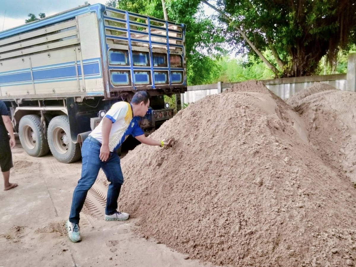 เทศบาลตำบลไทรโยง-ไชยวาล นำโดยนายสุรัน จันทร์สง่า นายกเทศมนตรีฯ พร้อมด้วยคณะผู้บริหาร และพนักงานเจ้าหน้าที่เทศบาลฯ ลงพื้นที่ร่วมตรวจสอบการดำเนินงานโครงการปรับปรุงถนนคอนกรีตเสริมเหล็ก สายแสนสุข 7
