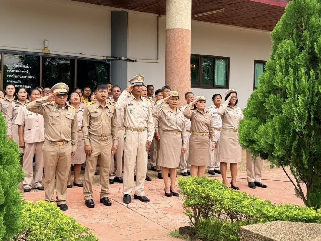 ทศบาลตำบลไทรโยง-ไชยวาล นำโดยนายสุรัน จันทร์สง่า นายกเทศมนตรีฯ พร้อมด้วยคณะผู้บริหาร สมาชิกสภาเทศบาล ข้าราชการ พนักงาน และเด็กนักเรียนศูนย์พัฒนาเด็กเล็กเทศบาลฯ ดำเนินกิจกรรมเคารพธงชาติและร้องเพลงชาติไทย เนื่องในวันพระราชทานธงชาติไทย เพื่อเป็นการน้อมรำลึกในพระมหากรุณาธิคุณพระบาทสมเด็จพระมงกุฎเกล้าเจ้าอยู่หัว รัชกาลที่ 6 ที่ทรงพระราชทานธงไตรรงค์เป็นธงชาติไทย ณ บริเวณหน้าเสาธง เทศบาลตำบลไทรโยง-ไชยวาล