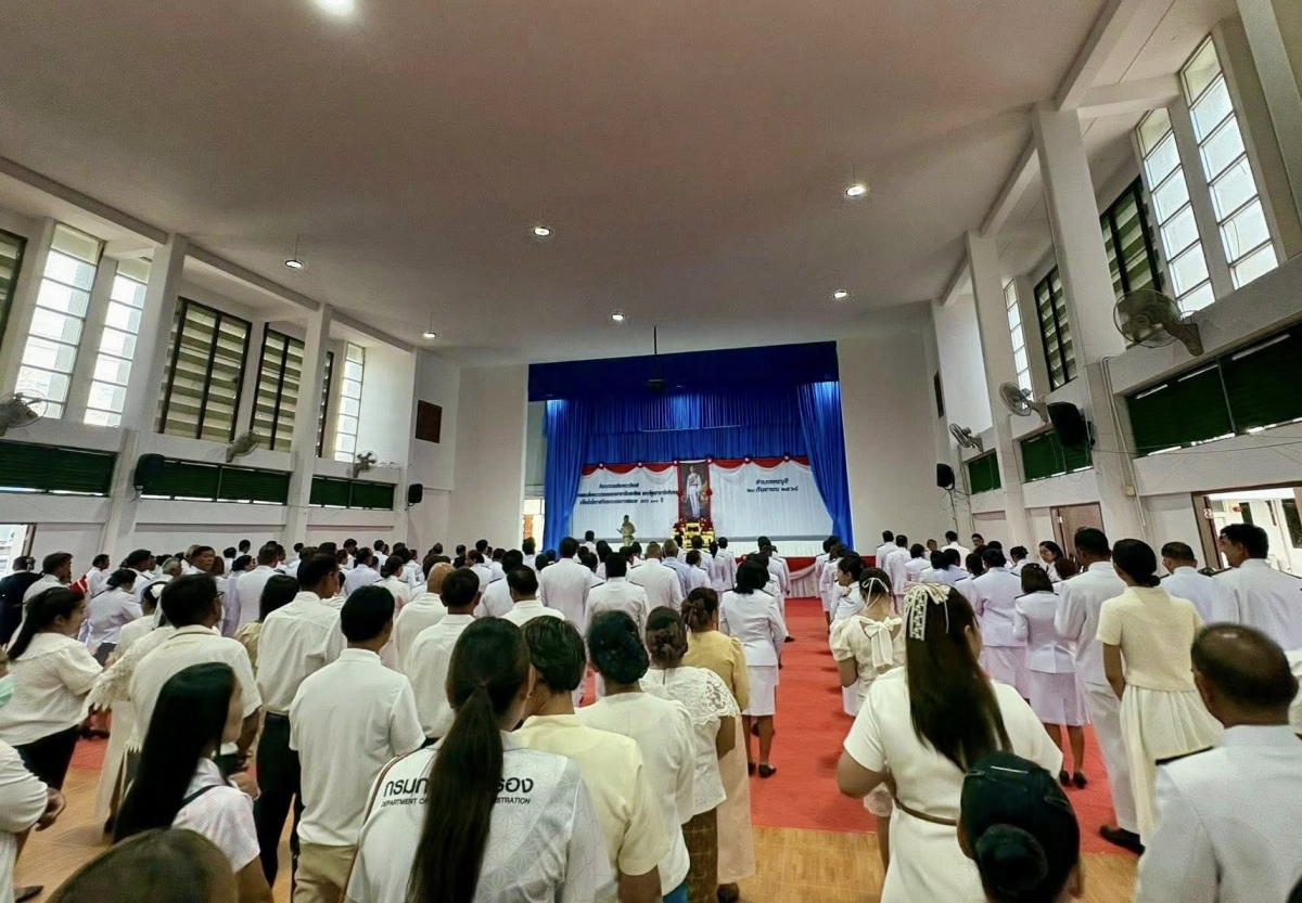 วันเสาร์ที่ 20 กันยายน 2568 เทศบาลตำบลไทรโยง-ไชยวาล นำโดยนายสุรัน จันทร์สง่า นายกเทศมนตรีตำบลไทรโยง-ไชยวาล พร้อมด้วยคณะผู้บริหาร สมาชิกสภาเทศบาล ปลัดเทศบาล ข้าราชการ และพนักงานเจ้าหน้าที่เทศบาลฯ ร่วมพิธีวางพานพุ่มดอกไม้ถวายราชสักการะ เพื่อเฉลิมพระเกียรติพระบาทสมเด็จพระปรเมนทรมหาอานันทมหิดล พระอัฐมรามาธิบดินทร เนื่องในโอกาสวันพระบรมราชสมภพครบ 100 ปี โดยมี￼นายพีรวัฒน์ ธีระวัฒนา นายอำเภอครบุรี เป็นประธานในพิธี ณ ศาลาประชาคมอำเภอครบุรี