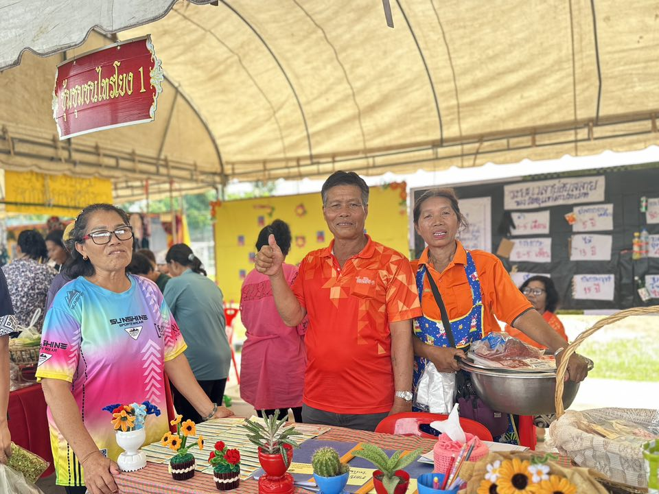 นที่ 18 กันยายน 2568 เวลา 09.30 น. เทศบาลตำบลไทรโยง-ไชยวาล นำโดยนายสุรัน จันทร์สง่า นายกเทศมนตรีตำบลไทรโยง-ไชยวาล พร้อมด้วยคณะผู้บริหาร สมาชิกสภาเทศบาล ปลัดเทศบาล รองปลัดเทศบาล หัวหน้าสำนักปลัดเทศบาล หัวหน้าส่วนราชการ และพนักงานเจ้าหน้าที่เทศบาล ได้จัดกิจกรรมโครงการสร้างสุขภาพดี สิ่งแวดล้อมดี ตามวิถีคนเทศบาลไทรโยง-ไชยวาล ประจำปีงบประมาณ 2568