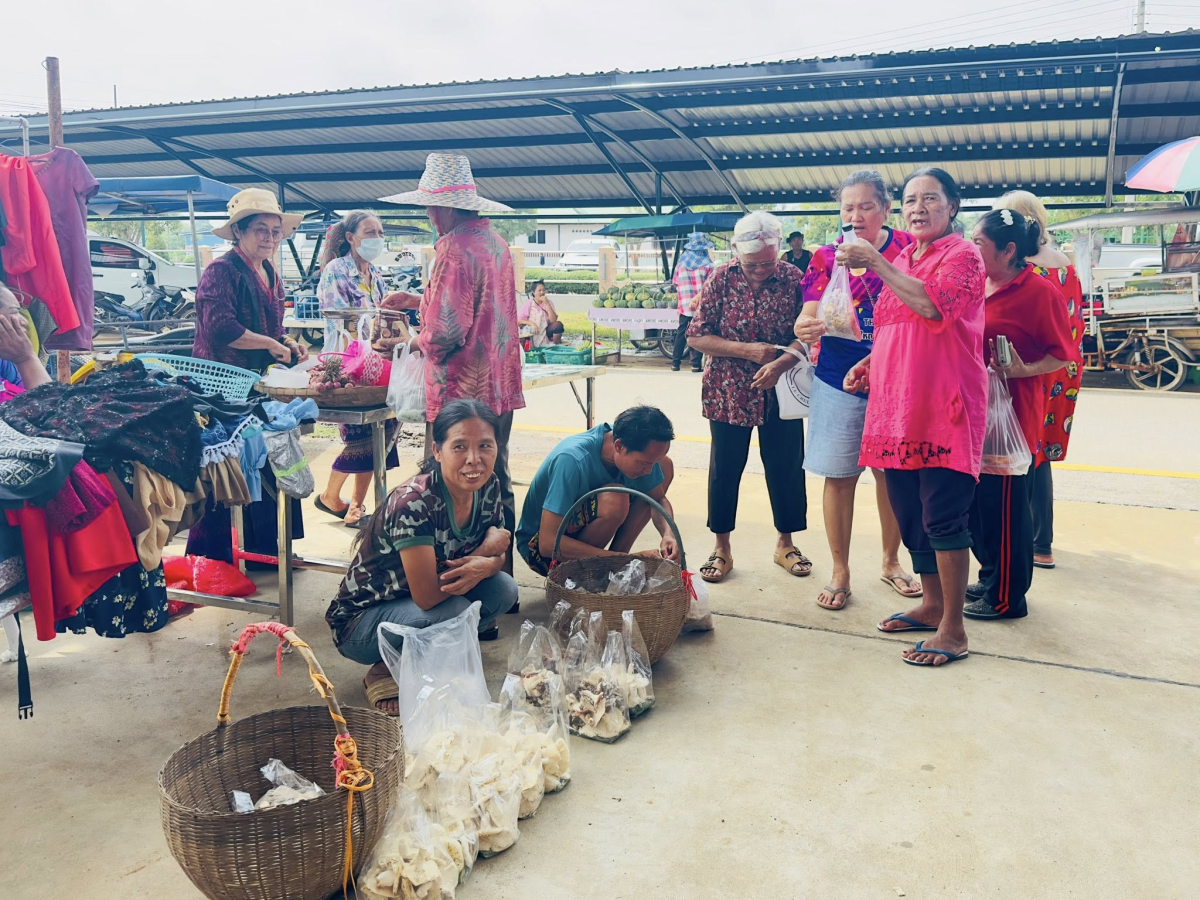 นที่ 18 กันยายน 2568 เวลา 09.30 น. เทศบาลตำบลไทรโยง-ไชยวาล นำโดยนายสุรัน จันทร์สง่า นายกเทศมนตรีตำบลไทรโยง-ไชยวาล พร้อมด้วยคณะผู้บริหาร สมาชิกสภาเทศบาล ปลัดเทศบาล รองปลัดเทศบาล หัวหน้าสำนักปลัดเทศบาล หัวหน้าส่วนราชการ และพนักงานเจ้าหน้าที่เทศบาล ได้จัดกิจกรรมโครงการสร้างสุขภาพดี สิ่งแวดล้อมดี ตามวิถีคนเทศบาลไทรโยง-ไชยวาล ประจำปีงบประมาณ 2568