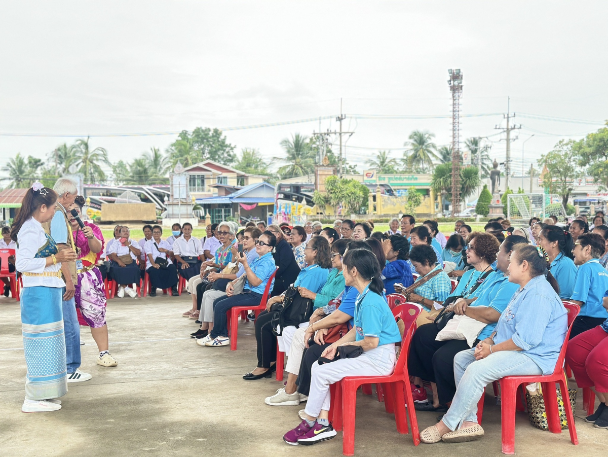 ทศบาลตำบลไทรโยง-ไชยวาล นำโดยนายสุรัน จันทร์สง่า นายกเทศมนตรี พร้อมด้วยคณะผู้บริหาร สมาชิกสภาเทศบาล ปลัดเทศบาล รองปลัดเทศบาล หัวหน้าสำนักปลัดเทศบาล ผู้อำนวยการกองคลัง ผู้อำนวยการกองสาธารณสุขฯ พนักงานเจ้าหน้าที่เทศบาลและนักเรียนผู้สูงอายุ ร่วมต้อนรับคณะเทศบาลตำบลหินกอง อำเภอหนองแค จังหวัดสระบุรี