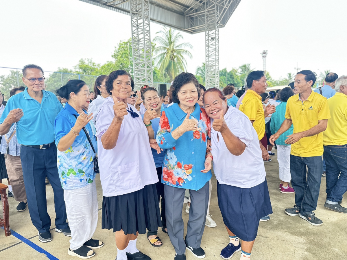 ทศบาลตำบลไทรโยง-ไชยวาล นำโดยนายสุรัน จันทร์สง่า นายกเทศมนตรี พร้อมด้วยคณะผู้บริหาร สมาชิกสภาเทศบาล ปลัดเทศบาล รองปลัดเทศบาล หัวหน้าสำนักปลัดเทศบาล ผู้อำนวยการกองคลัง ผู้อำนวยการกองสาธารณสุขฯ พนักงานเจ้าหน้าที่เทศบาลและนักเรียนผู้สูงอายุ ร่วมต้อนรับคณะเทศบาลตำบลหินกอง อำเภอหนองแค จังหวัดสระบุรี