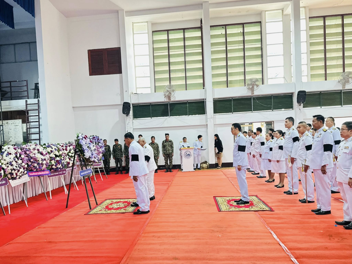 วันที่ 25 พฤศจิกายน 2568 เวลา 08.00 น. เทศบาลตำบลไทรโยง-ไชยวาล นำโดยนายไพฑูรย์ หัสครบุรี รองนายกเทศมนตรีตำบลไทรโยง-ไชยวาล พร้อมด้วยผู้บริหาร สมาชิกสภาเทศบาลฯ รองปลัดเทศบาลฯ และหัวหน้าส่วนราชการ เข้าร่วมกิจกรรมเฉลิมพระเกียรติพระบาทสมเด็จพระมงกุฎเกล้าเจ้าอยู่หัว เนื่องในโอกาสวันคล้ายวันสวรรคตครบ 100 ปี และกิจกรรมเฉลิมพระเกียรติสมเด็จพระเจ้าภคินีเธอ เจ้าฟ้าเพชรรัตนราชสุดา สิริโสภาพัณณวดี เนื่องในโอกาสวันคล้ายวันประสูติครบ 100 ปี