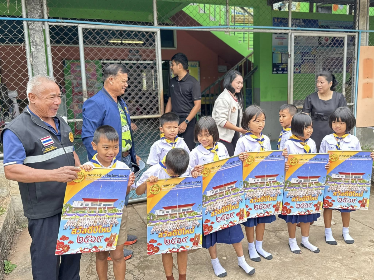 นายสุรัน จันทร์สง่า นายกเทศมนตรีตำบลไทรโยง-ไชยวาล พร้อมด้วยผู้บริหาร ปลัดเทศบาล หัวหน้าส่วนราชการ และพนักงานเจ้าหน้าที่เทศบาล ได้ลงพื้นที่ชุมชนในเขตเทศบาลตำบลไทรโยง-ไชยวาล เพื่อมอบปฏิทินสวัสดีปีใหม่ ประจำปี 2569