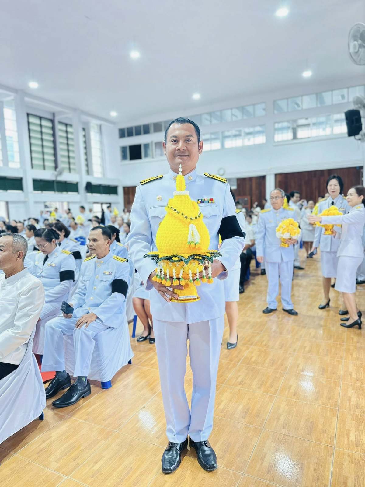 นายสุรัน จันทร์สง่า นายกเทศมนตรีตำบลไทรโยง-ไชยวาล พร้อมด้วยผู้บริหาร ปลัดเทศบาล และหัวหน้าส่วนราชการ เข้าร่วมพิธีวางพานพุ่มดอกไม้ถวายสักการะ และน้อมรำลึกถึงพระมหากรุณาธิคุณ เนื่องในวันคล้ายวันพระราชสมภพของพระบาทสมเด็จพระบรมชนกาธิเบศร มหาภูมิพลอดุลยเดช มหาราชบรมนาถบพิตร