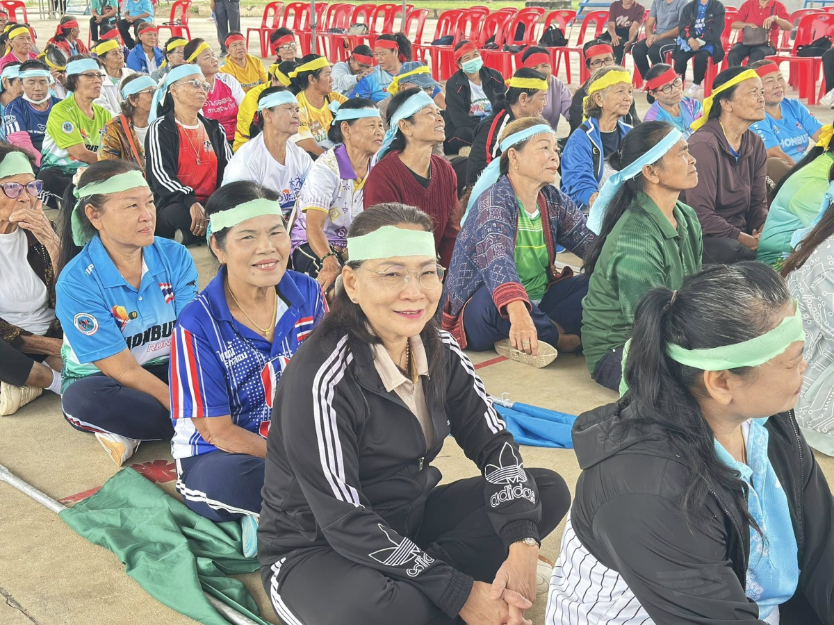 เทศบาลตำบลไทรโยง-ไชยวาล นำโดยนายสุรัน จันทร์สง่า นายกเทศมนตรีฯ พร้อมด้วยคณะผู้บริหาร ประธานสภาเทศบาล สมาชิกสภาเทศบาล ปลัดเทศบาล รองปลัดเทศบาล หัวหน้าสำนักปลัดเทศบาล ผู้อำนวยการกองคลัง ผู้อำนวยการกองสาธารณะสุขฯ และพนักเจ้าหน้าที่เทศบาลฯ ร่วมดำเนินกิจกรรม ส่งเสริมสุขภาพร่างกาย ขยับกายสบายชีวี ตามโครงการพัฒนาคุณภาพชีวิตผู้สูงอายุ ประจำปี 2569