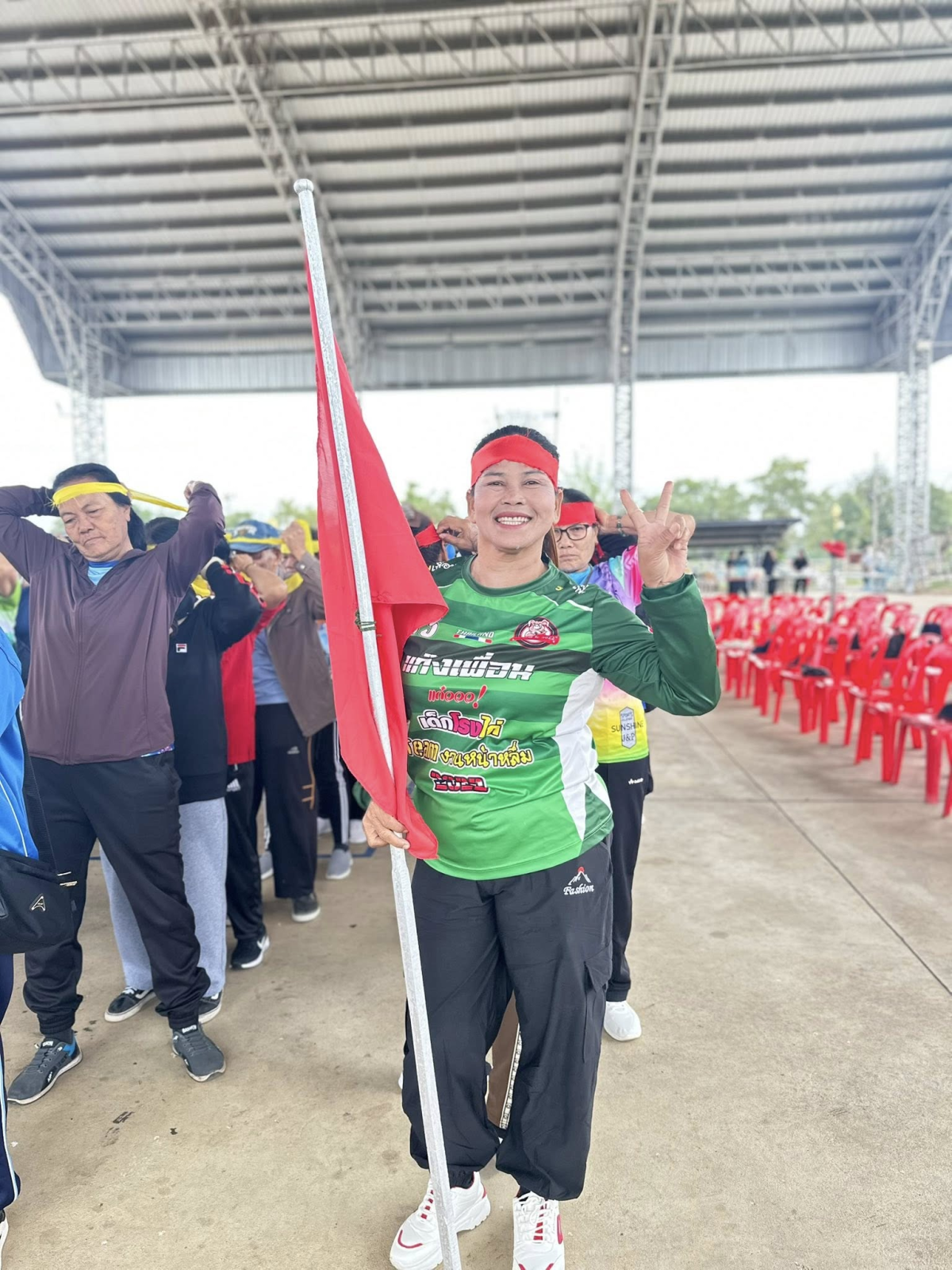 เทศบาลตำบลไทรโยง-ไชยวาล นำโดยนายสุรัน จันทร์สง่า นายกเทศมนตรีฯ พร้อมด้วยคณะผู้บริหาร ประธานสภาเทศบาล สมาชิกสภาเทศบาล ปลัดเทศบาล รองปลัดเทศบาล หัวหน้าสำนักปลัดเทศบาล ผู้อำนวยการกองคลัง ผู้อำนวยการกองสาธารณะสุขฯ และพนักเจ้าหน้าที่เทศบาลฯ ร่วมดำเนินกิจกรรม ส่งเสริมสุขภาพร่างกาย ขยับกายสบายชีวี ตามโครงการพัฒนาคุณภาพชีวิตผู้สูงอายุ ประจำปี 2569