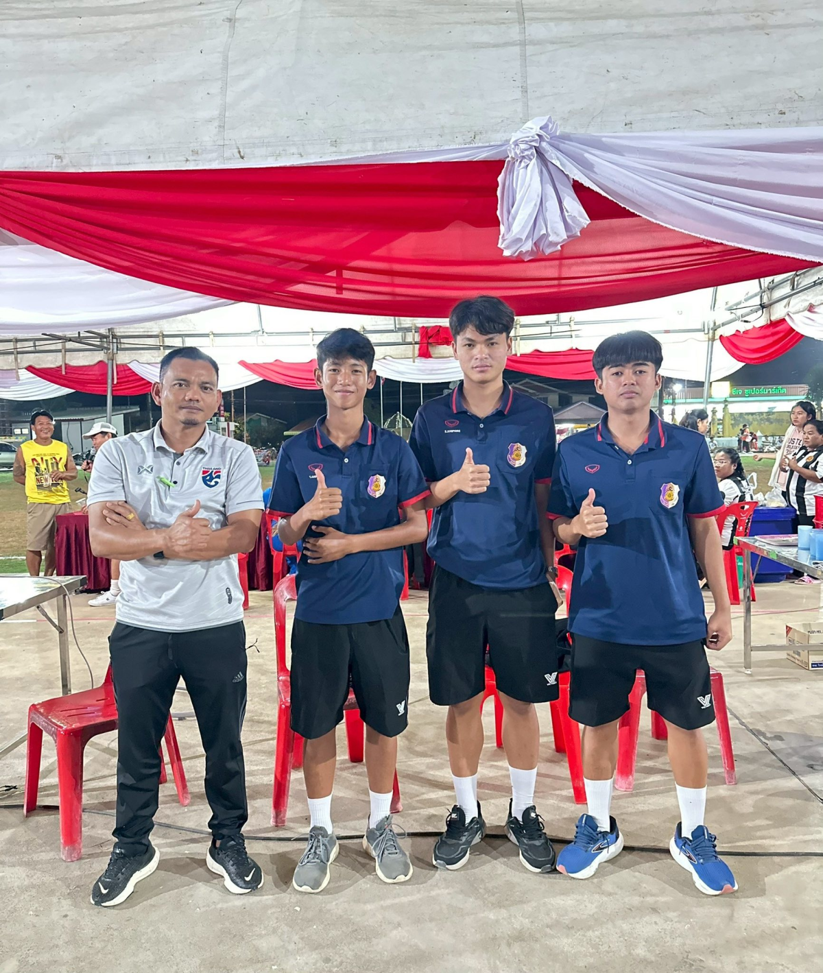 นายชัยวัฒน์ ชู้กระโทก รองนายกองค์การบริหารส่วนจังหวัดนครราชสีมา ให้เกียรติมาเป็นประธานในพิธีเปิดโครงการแข่งขันกีฬาชุมชนต้านยาเสพติด ประจำปี 2569