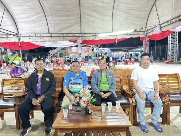 นายชัยวัฒน์ ชู้กระโทก รองนายกองค์การบริหารส่วนจังหวัดนครราชสีมา ให้เกียรติมาเป็นประธานในพิธีเปิดโครงการแข่งขันกีฬาชุมชนต้านยาเสพติด ประจำปี 2569