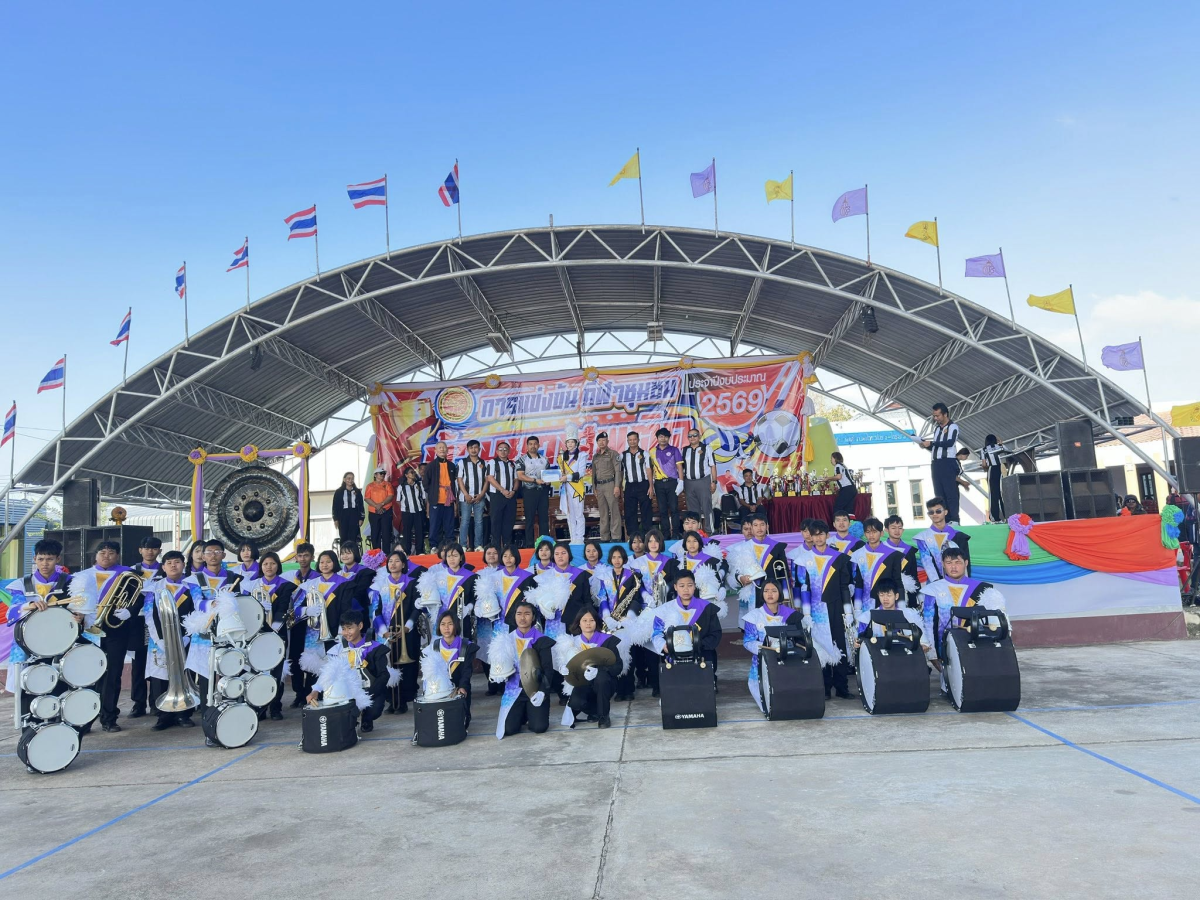 นายชัยวัฒน์ ชู้กระโทก รองนายกองค์การบริหารส่วนจังหวัดนครราชสีมา ให้เกียรติมาเป็นประธานในพิธีเปิดโครงการแข่งขันกีฬาชุมชนต้านยาเสพติด ประจำปี 2569