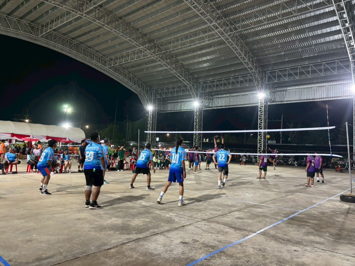 นายชัยวัฒน์ ชู้กระโทก รองนายกองค์การบริหารส่วนจังหวัดนครราชสีมา ให้เกียรติมาเป็นประธานในพิธีเปิดโครงการแข่งขันกีฬาชุมชนต้านยาเสพติด ประจำปี 2569