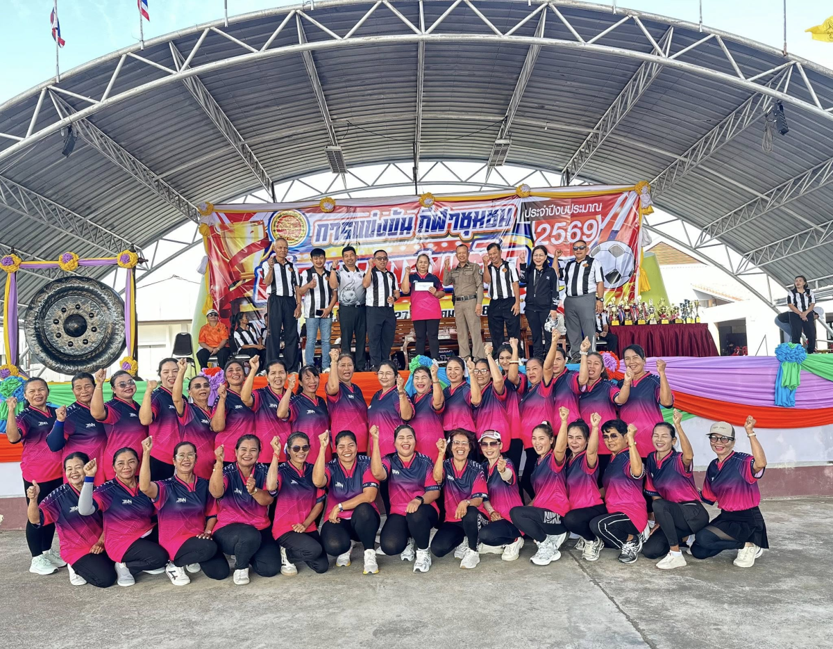 นายชัยวัฒน์ ชู้กระโทก รองนายกองค์การบริหารส่วนจังหวัดนครราชสีมา ให้เกียรติมาเป็นประธานในพิธีเปิดโครงการแข่งขันกีฬาชุมชนต้านยาเสพติด ประจำปี 2569