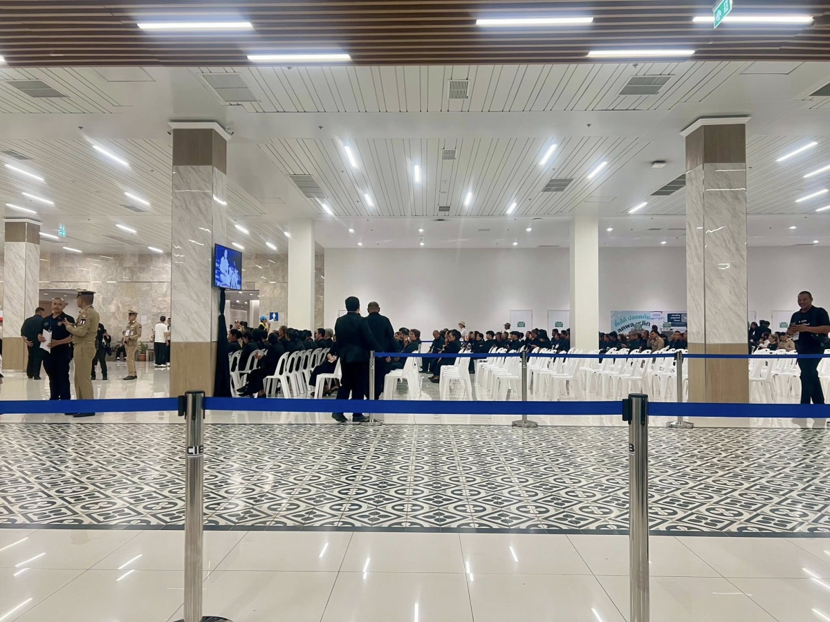 เทศบาลตำบลไทรโยง-ไชยวาล ภายใต้การนำของนายสุรัน จันทร์สง่า นายกเทศมนตรีฯ มอบหมายให้นายไพฑูรย์ หัสครบุรี รองนายกเทศมนตรี ฯ พร้อมด้วยผู้บริหาร สมาชิกสภาเทศบาล ปลัดเทศบาล และประชาชน เข้าร่วมในพิธีการเดินทางของประชาชนอำเภอครบุรี ในการเข้ากราบถวายบังคมพระบรมศพ สมเด็จพระนางเจ้าสิริกิติ์ พระบรมราชินีนาถ พระบรมราชชนนีพันปีหลวง ณ พระที่นั่งดุสิตมหาปราสาท พระบรมมหาราชวัง