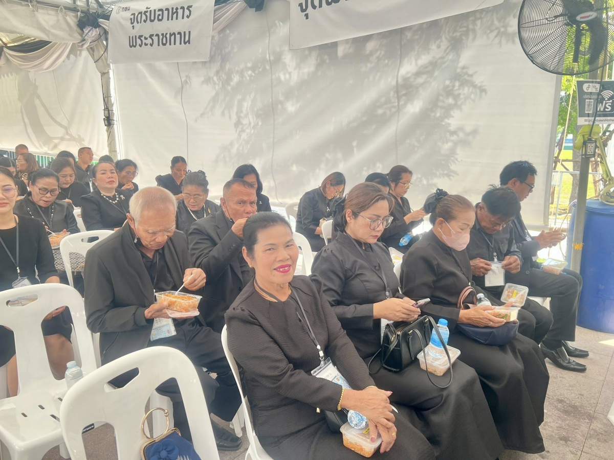 เทศบาลตำบลไทรโยง-ไชยวาล ภายใต้การนำของนายสุรัน จันทร์สง่า นายกเทศมนตรีฯ มอบหมายให้นายไพฑูรย์ หัสครบุรี รองนายกเทศมนตรี ฯ พร้อมด้วยผู้บริหาร สมาชิกสภาเทศบาล ปลัดเทศบาล และประชาชน เข้าร่วมในพิธีการเดินทางของประชาชนอำเภอครบุรี ในการเข้ากราบถวายบังคมพระบรมศพ สมเด็จพระนางเจ้าสิริกิติ์ พระบรมราชินีนาถ พระบรมราชชนนีพันปีหลวง ณ พระที่นั่งดุสิตมหาปราสาท พระบรมมหาราชวัง